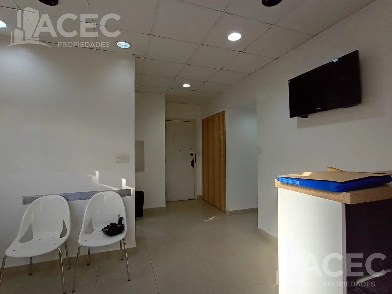 Venta Oficina en esquina uso profesional/consultorios - zona Centro 1
