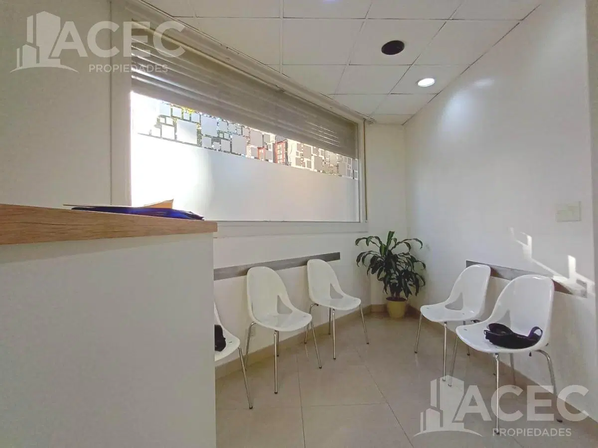 Venta Oficina en esquina uso profesional/consultorios - zona Centro 4