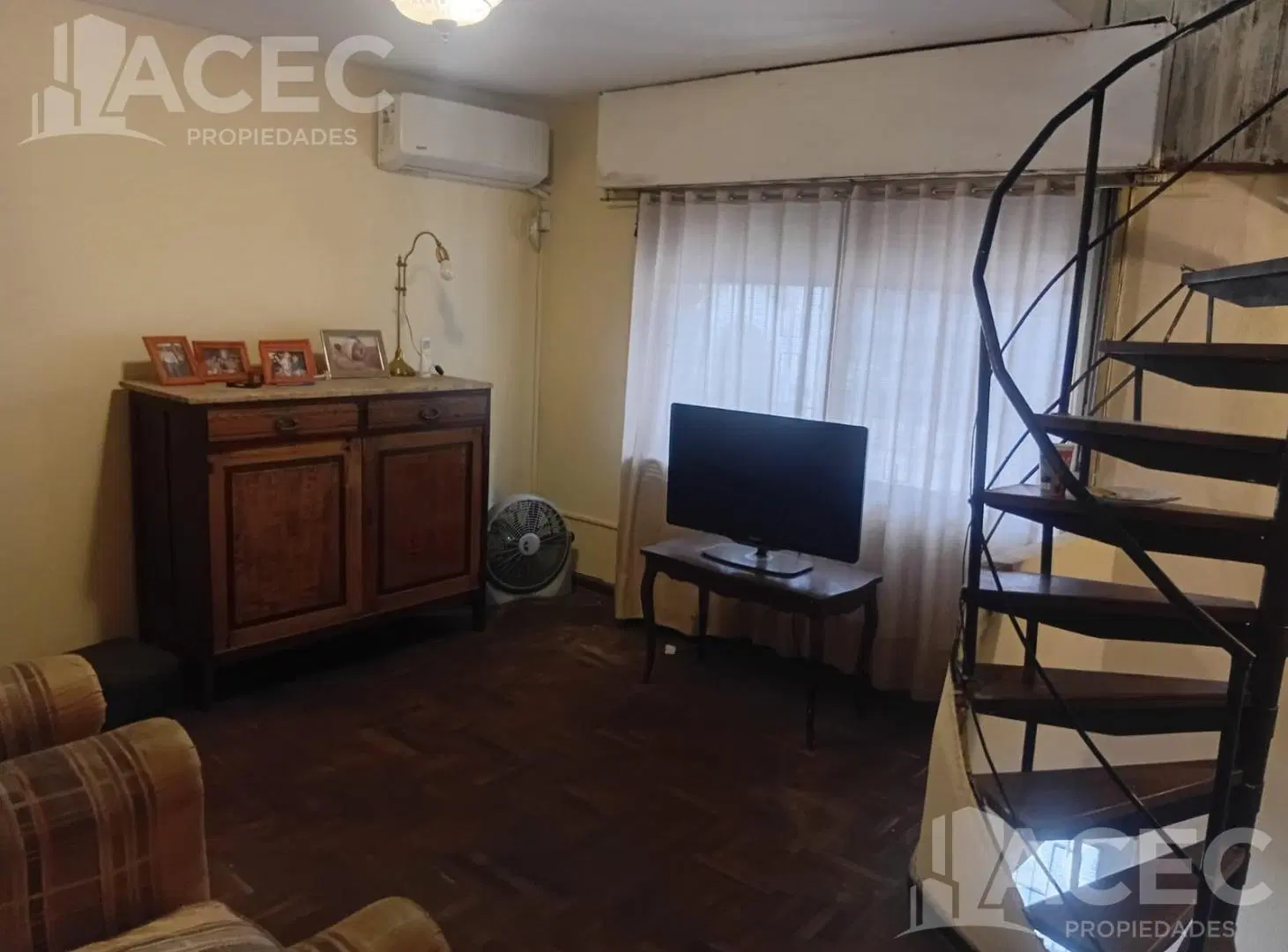 Venta -Casa al frente - Cochera - Barrio Lourdes 5