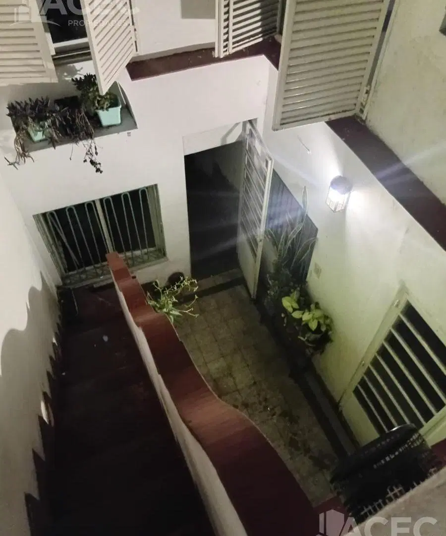 Venta -Casa al frente - Cochera - Barrio Lourdes 2