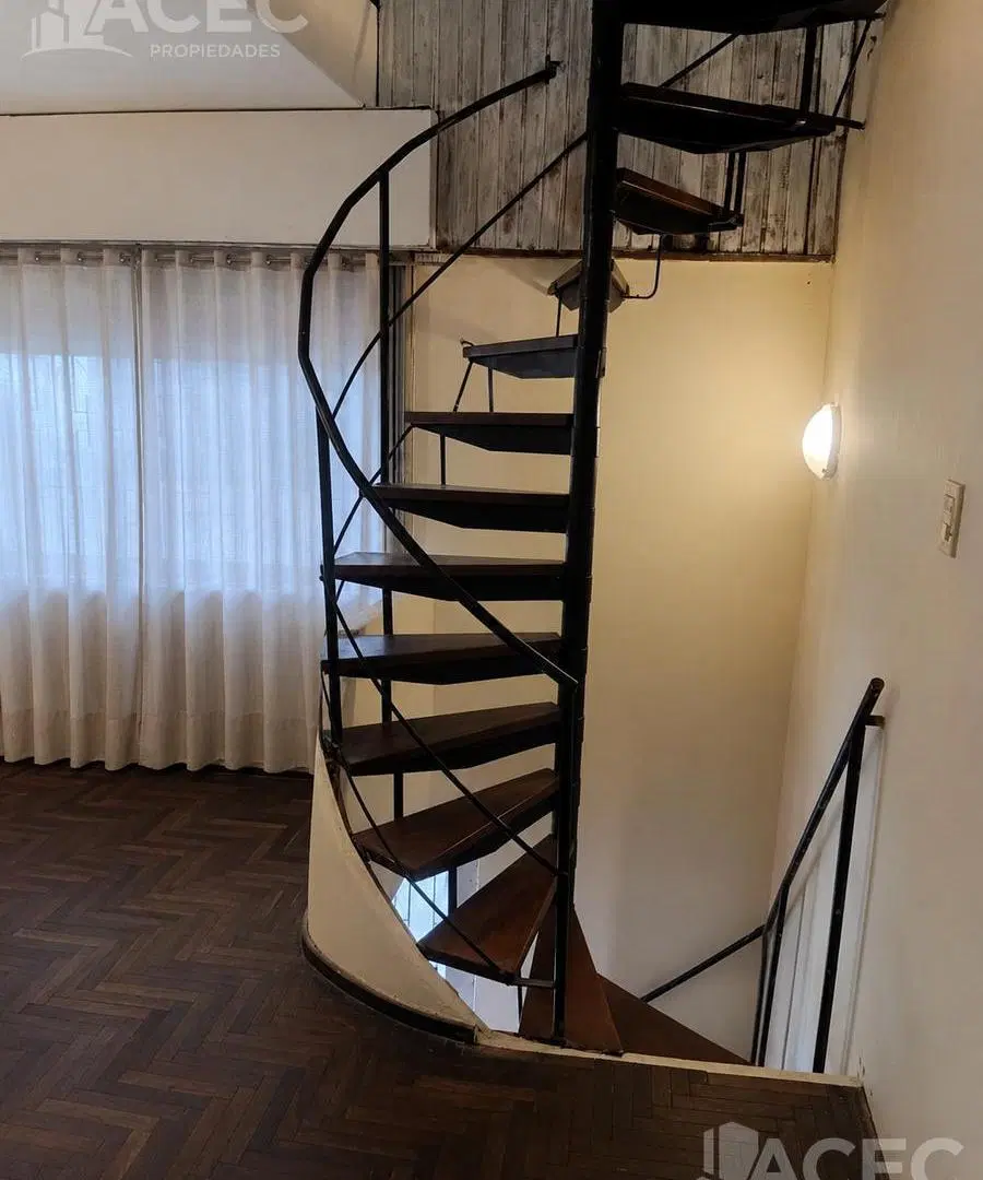 Venta -Casa al frente - Cochera - Barrio Lourdes 3
