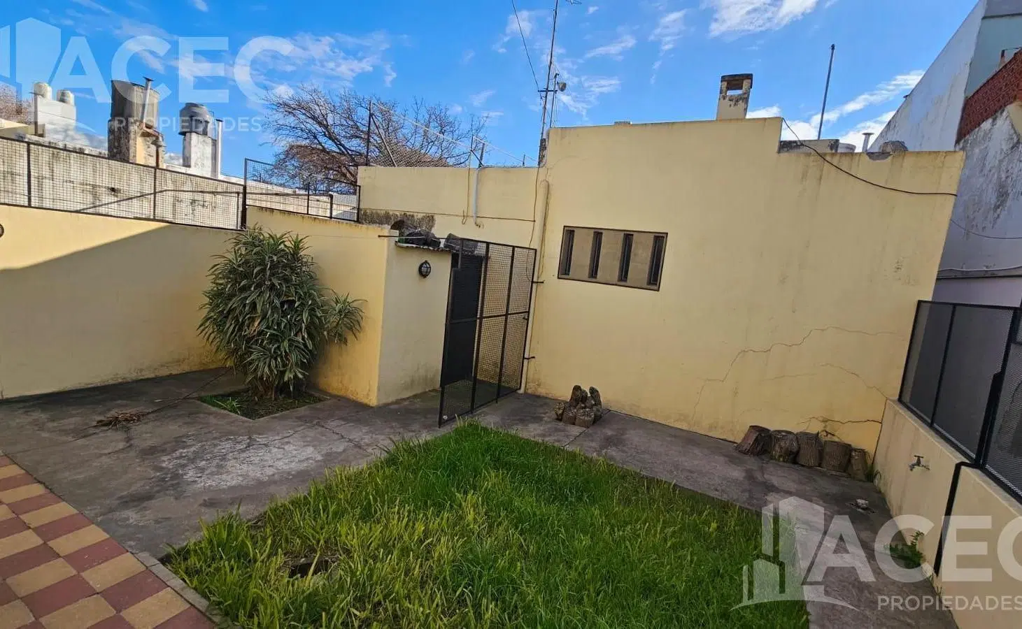 Venta -Casa interna única de pasillo - Barrio Matheu 3