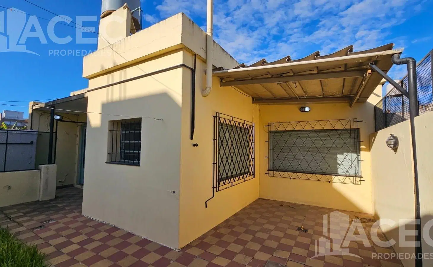Venta -Casa interna única de pasillo - Barrio Matheu 8