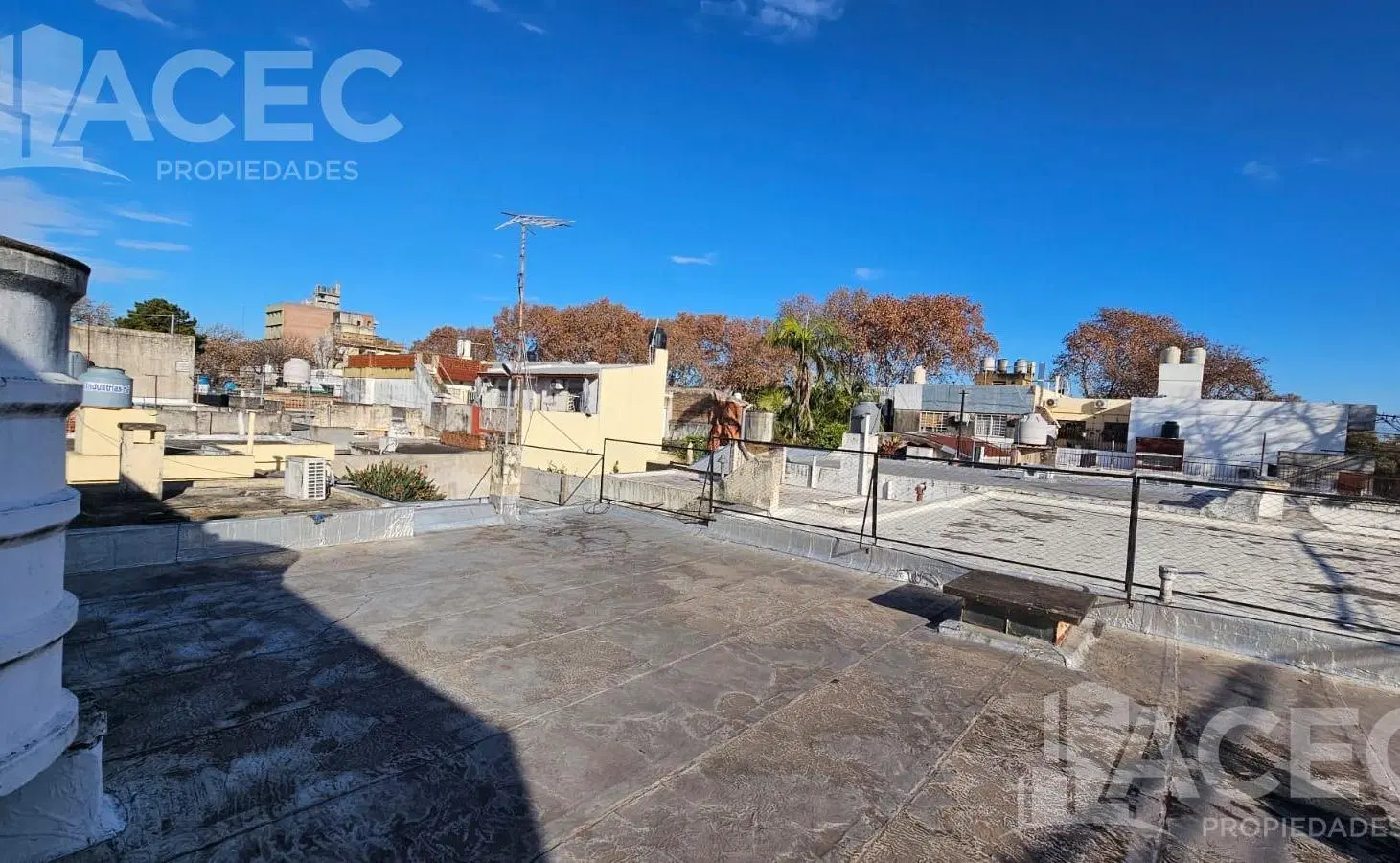 Venta - Casa al frente - Barrio Matheu 3