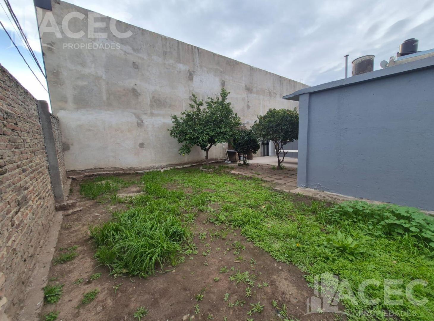 Foto de Venta - Casa al frente - Cochera - Jardín - Suroeste Rosario -, imagen 5