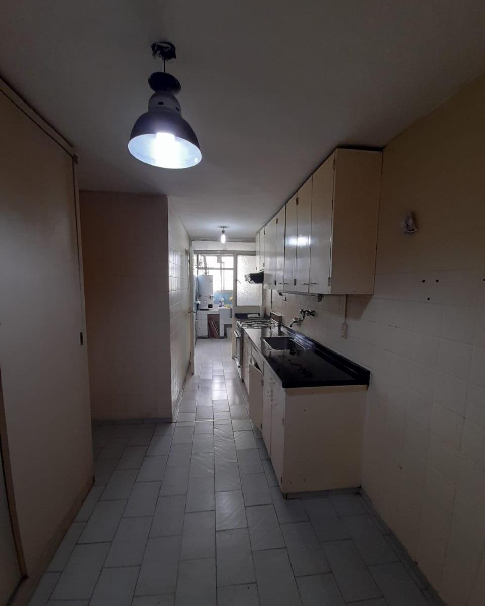 Departamento con Cochera Sobre Calle Rivadavia 4