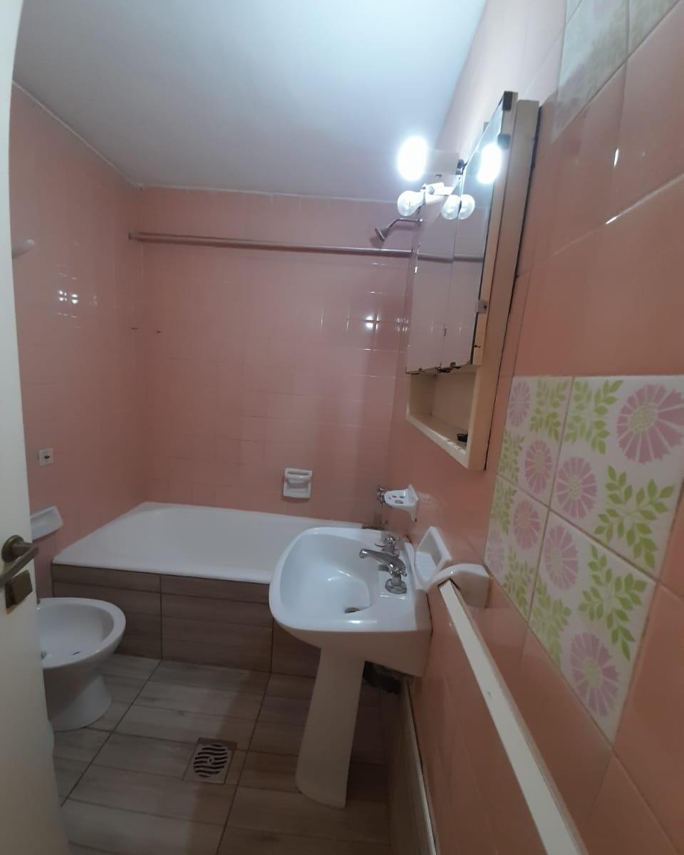 Departamento con Cochera Sobre Calle Rivadavia 3