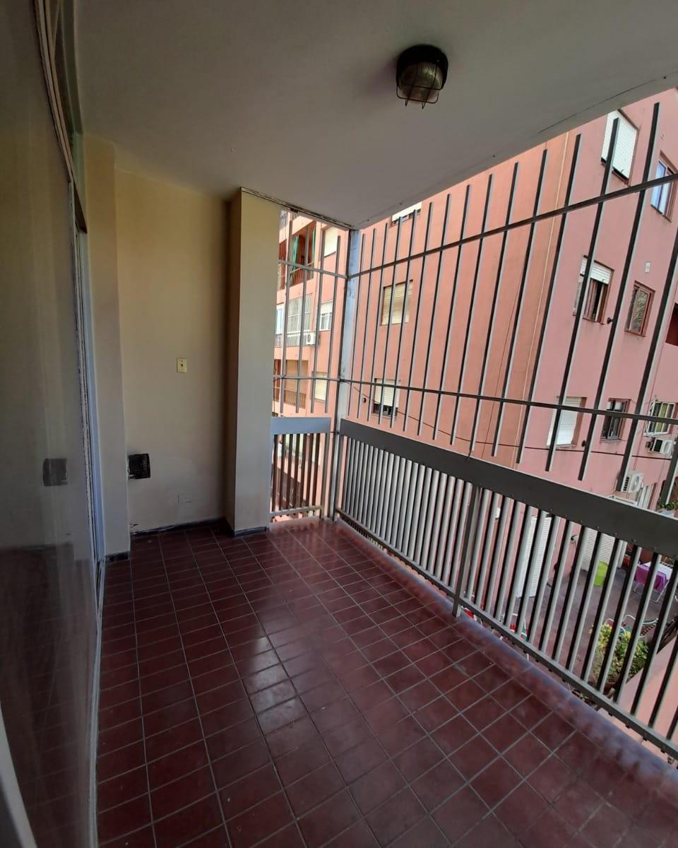 Departamento con Cochera Sobre Calle Rivadavia 5