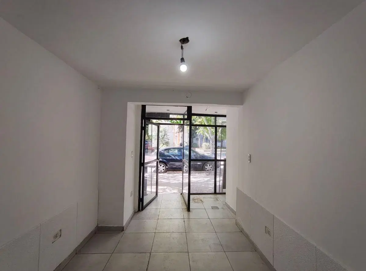 Alquilo local comercial de 40 m2 en Barrio Unimev, Guaymallen 4