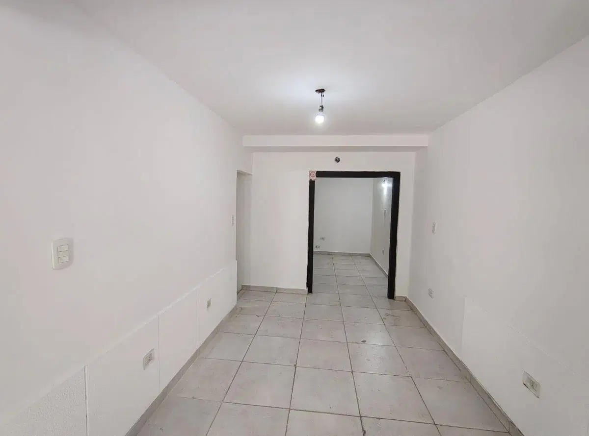Alquilo local comercial de 40 m2 en Barrio Unimev, Guaymallen 2