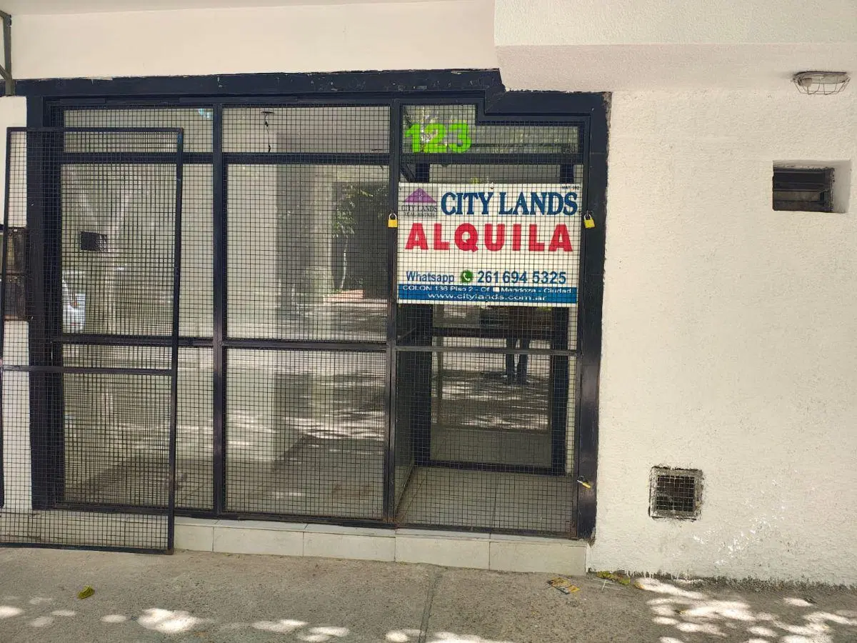 Alquilo local comercial de 40 m2 en Barrio Unimev, Guaymallen 5