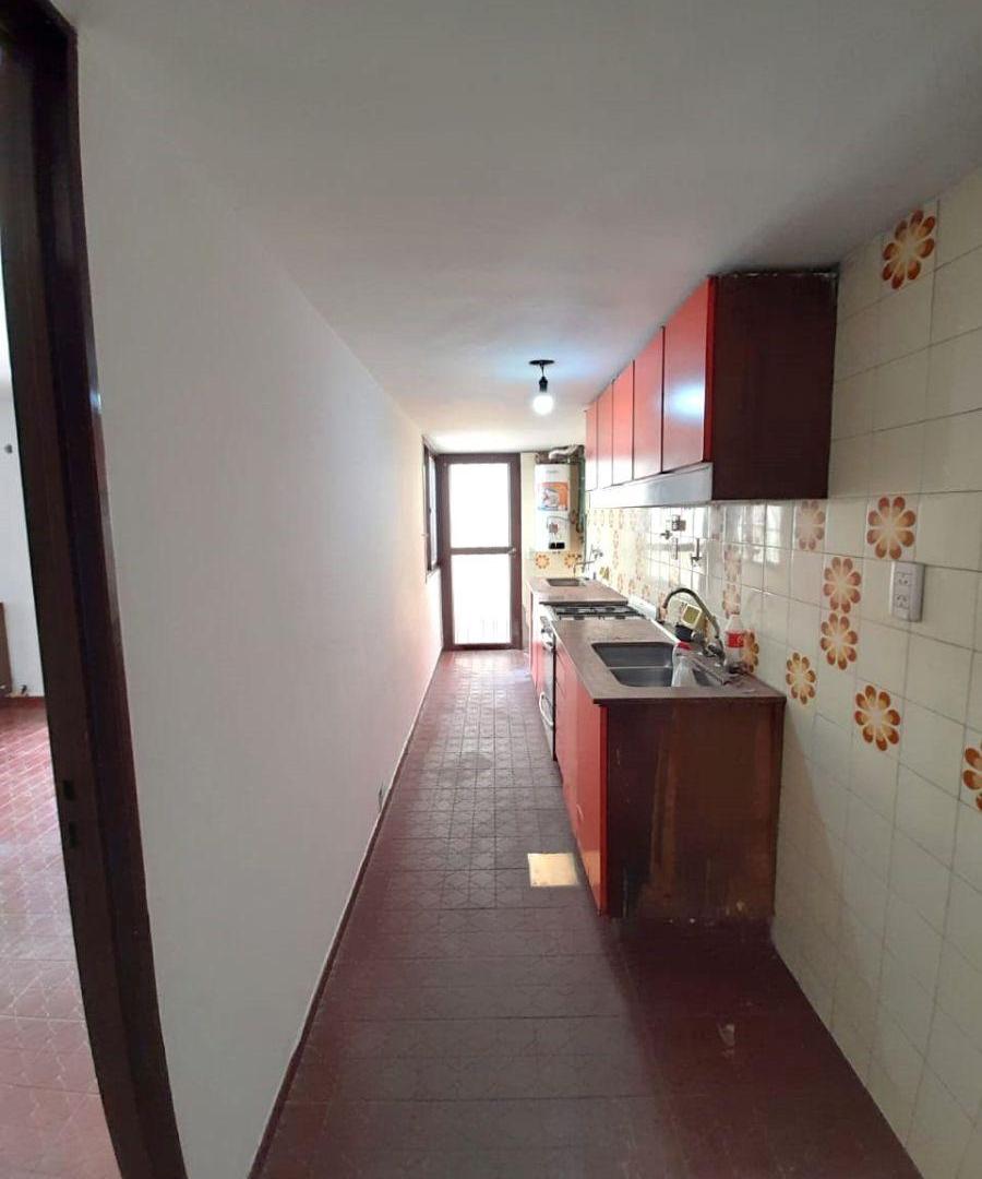Foto de DEPARTAMENTO EN ALQUILER DOS DORMITORIOS Y COCHERA – QUINTA SECCIÓN, imagen 2