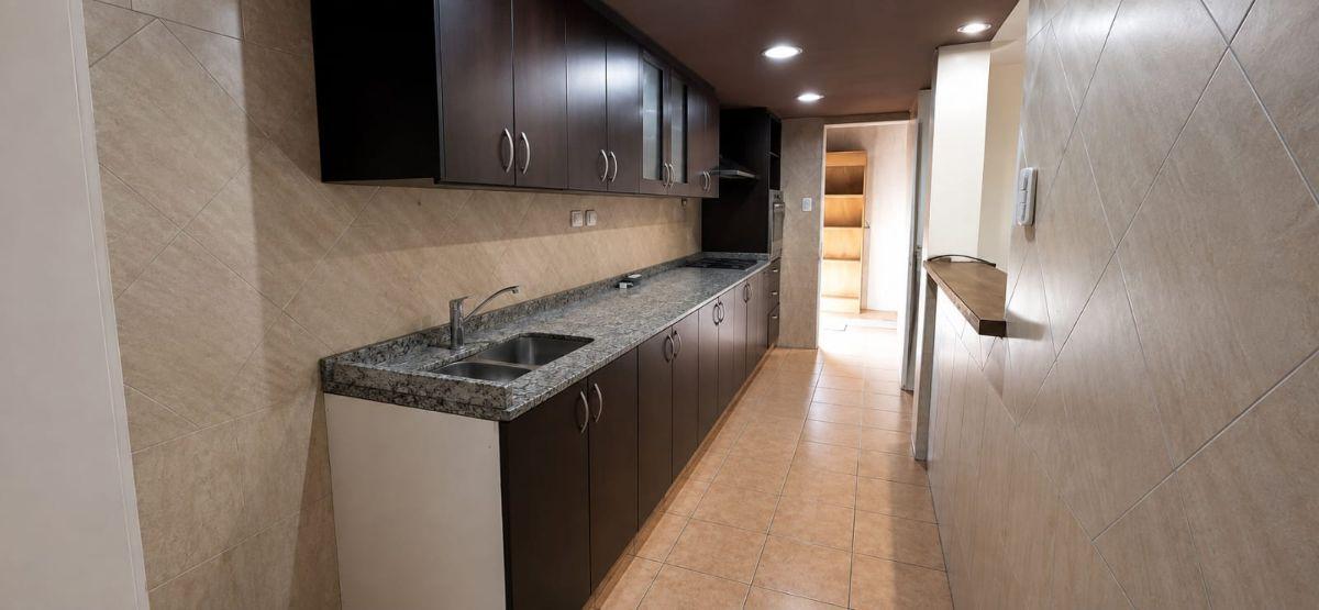 Foto de CASA EN ALQUILER CON PILETA, JARDÍN Y COCHERA PARA 3 VEHÍCULOS – DORREGO, imagen 3