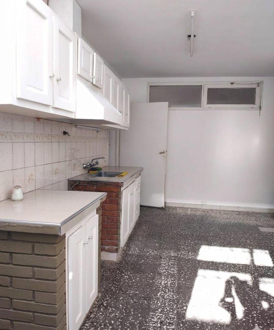 Foto de CASA EN ALQUILER DE TRES DORMITORIOS CON BICOCHERA Y PATIO EMBALDOSADO, imagen 5
