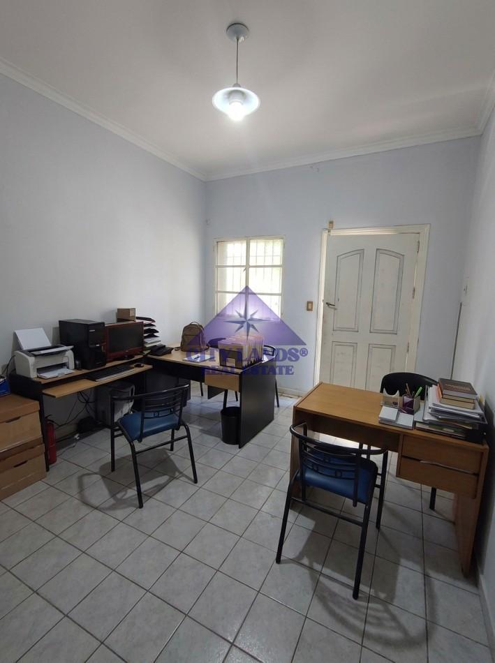 Foto de Casa en venta de cinco dormitorios y amplia cochera en Cuarta Seccion, imagen 2