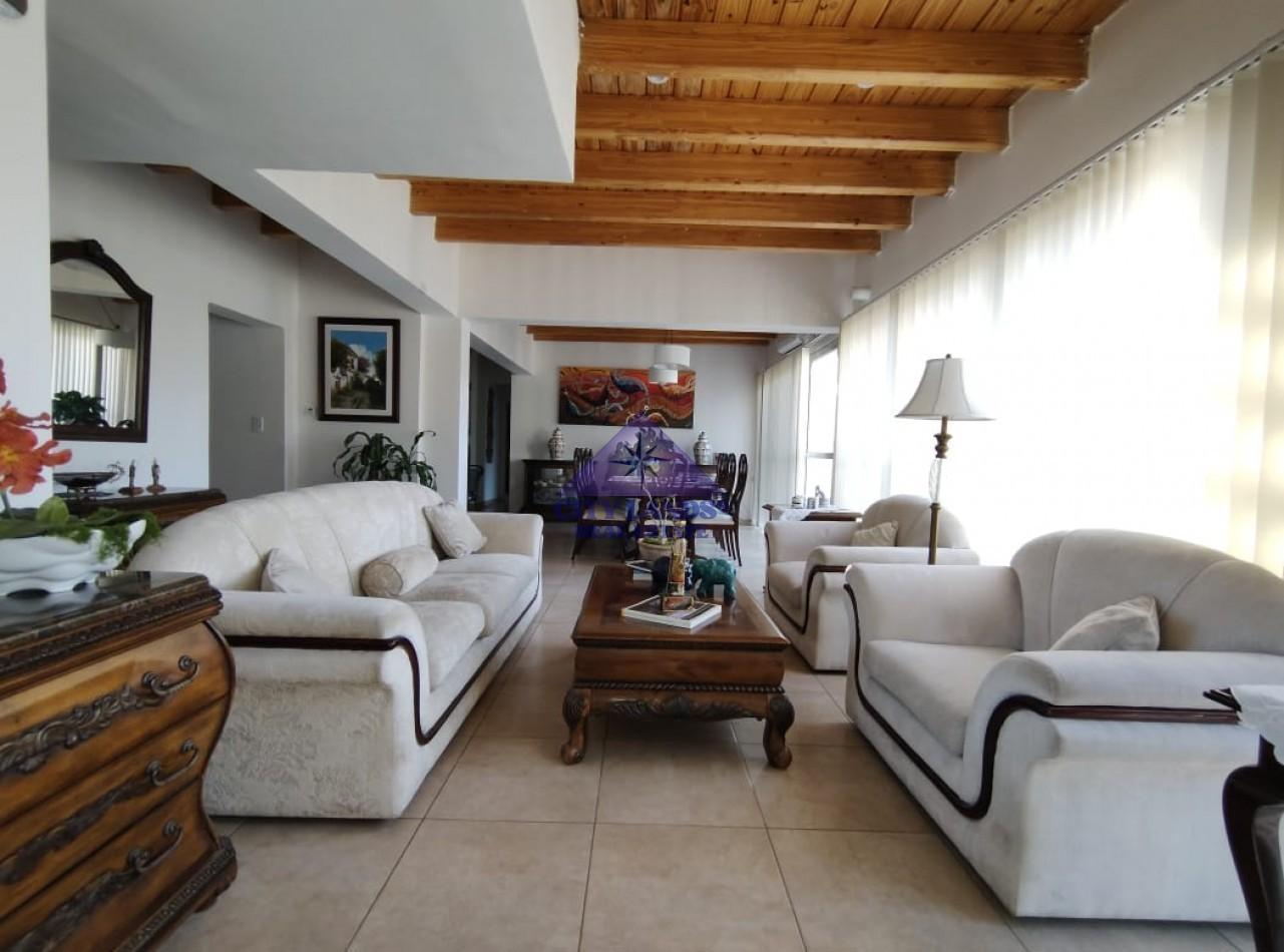 Foto de Casa en venta de 4 dormitorios en Barrio Privado, Carrodilla con piscina, imagen 1