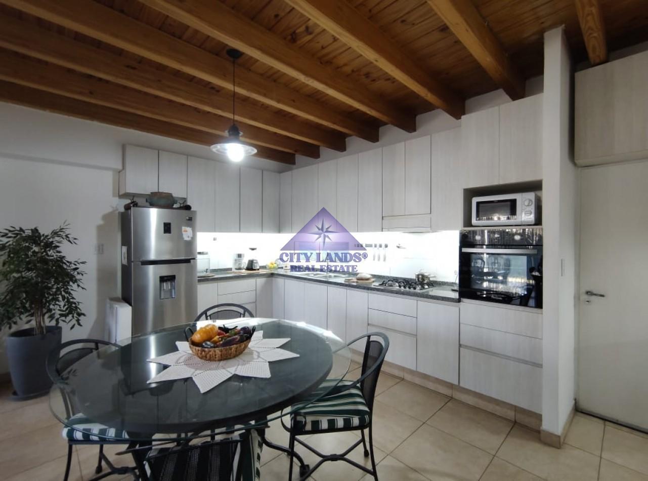 Foto de Casa en venta de 4 dormitorios en Barrio Privado, Carrodilla con piscina, imagen 5