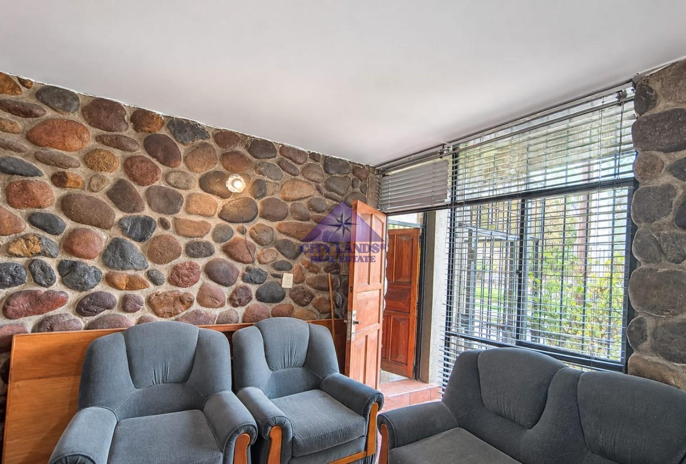 Foto de Casa en venta de 3 dormitorios, 2 baños, cochera, en Barrio Supe de, imagen 1