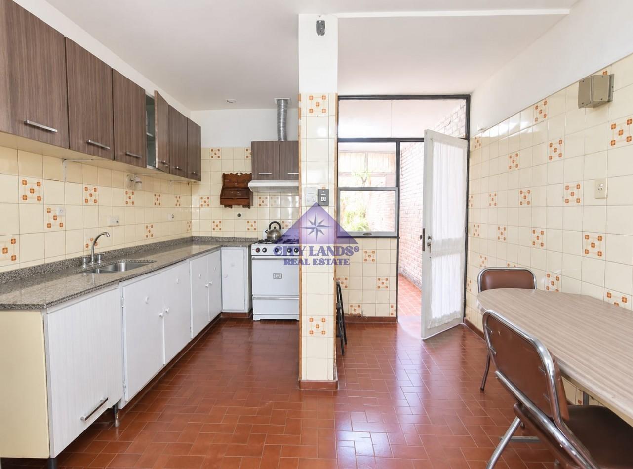 Foto de Casa en venta de 3 dormitorios, 2 baños, cochera, en Barrio Supe de, imagen 3