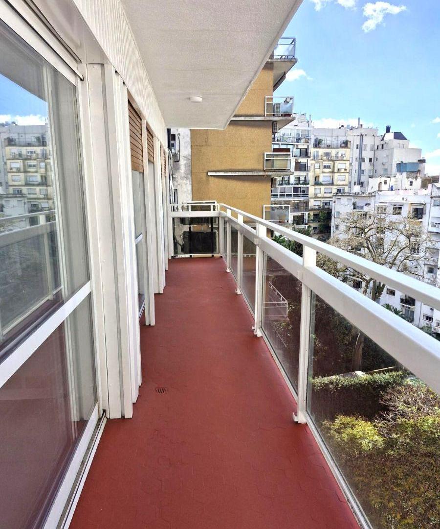Foto de PISO RECICLADO A NUEVO!! 3 DORMITORIOS Y DEPENDENCIAS, COCHERA Y, imagen 1
