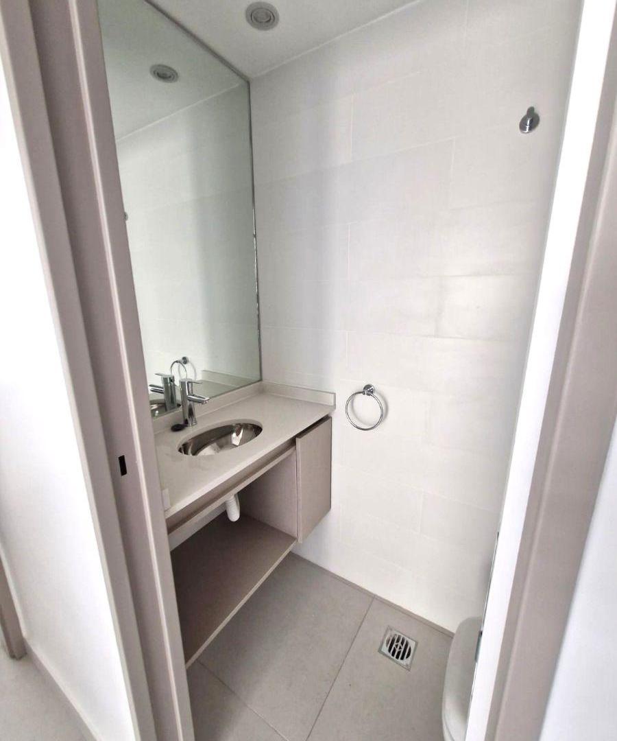 Foto de PISO RECICLADO A NUEVO!! 3 DORMITORIOS Y DEPENDENCIAS, COCHERA Y, imagen 3