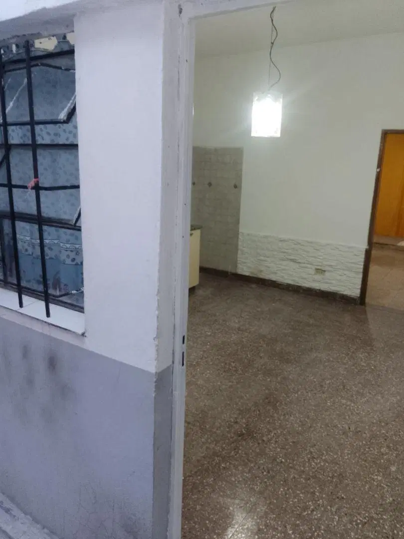 Departamento 2 ambientes. | LISANDRO DE LA TORRE 1896 4