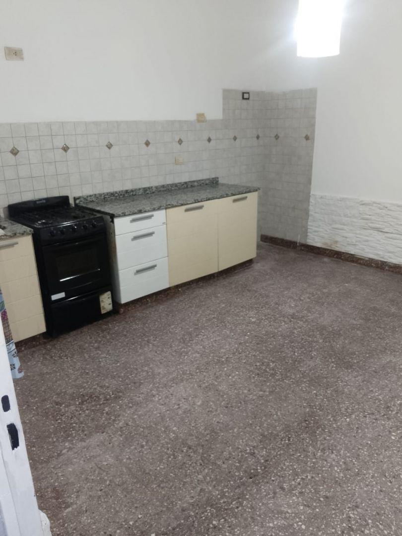 Departamento 2 ambientes. | LISANDRO DE LA TORRE 1896