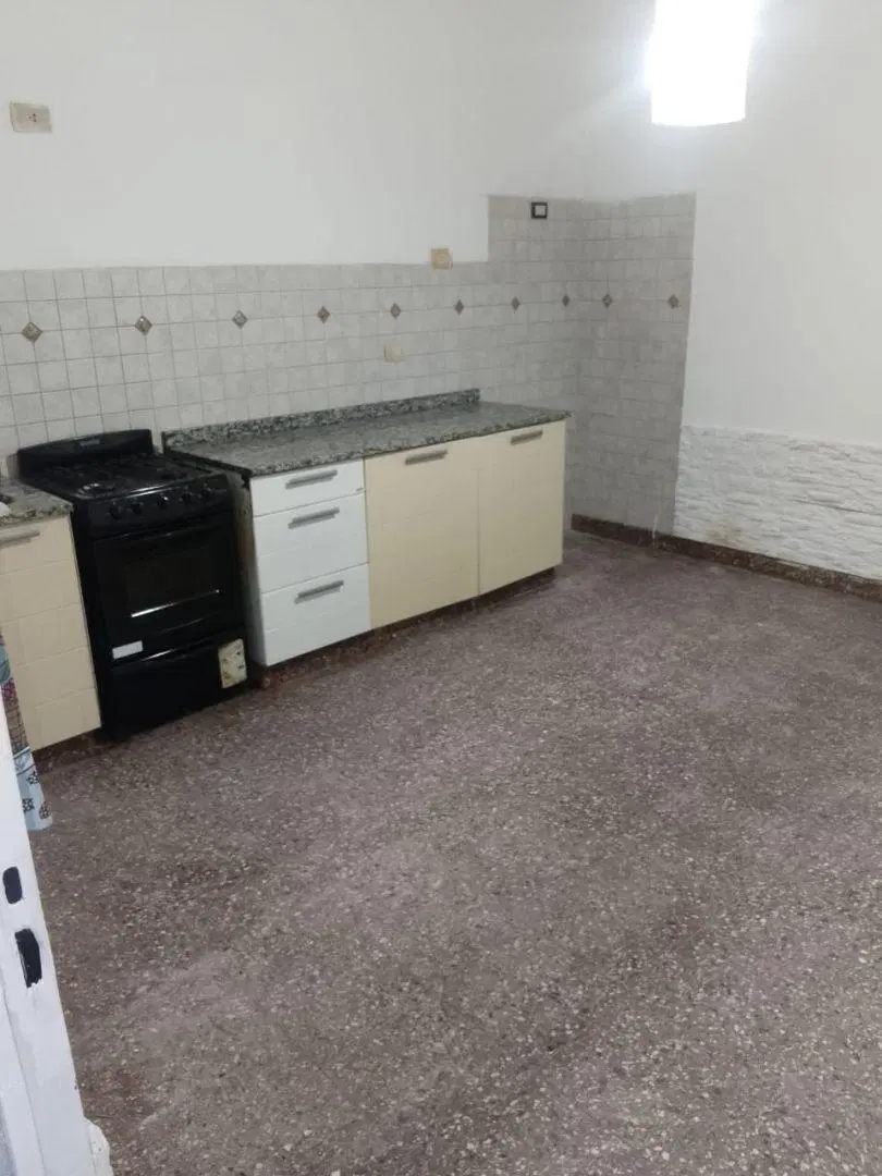 Departamento 2 ambientes. | LISANDRO DE LA TORRE 1896 2