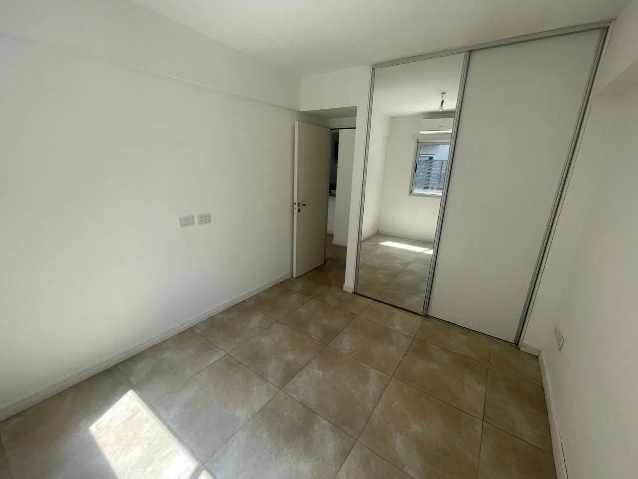 PROPIEDAD RESERVADA  Departamento 2 ambientes. | GARONA 678 5