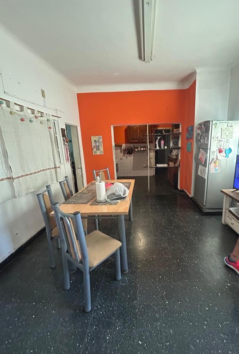 Venta de Casa Tipo Chalet Tres Ambientes, con Cochera en Paso del Rey Sur. 3