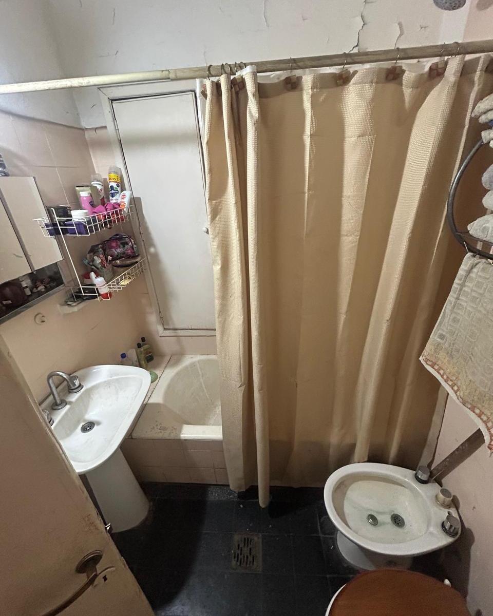 Venta de Casa Tipo Chalet Tres Ambientes, con Cochera en Paso del Rey Sur. 4