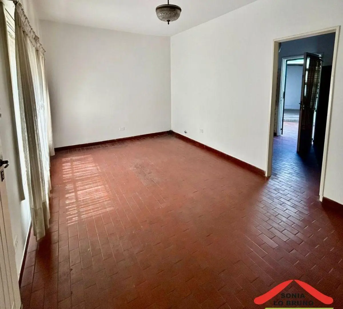 Dúplex 3 ambientes con cochera en venta - Moreno centro, lado Sur. 3