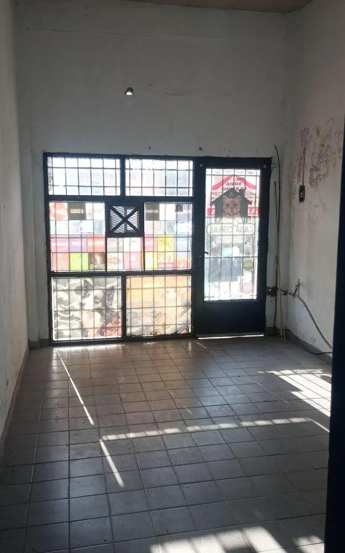 Local en Alquiler – Paso del Rey Centro (Lado Sur) Excelente zona comercial . 4