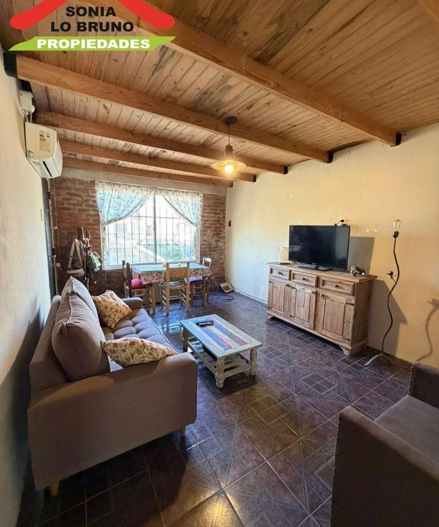 Casa en venta sobre lote de 420 m², ubicada en Paso del Rey norte, sobre calle Pío XII. 2