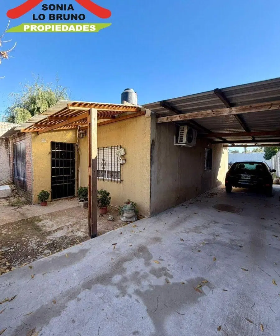 Casa en venta sobre lote de 420 m², ubicada en Paso del Rey norte, sobre calle Pío XII. 4