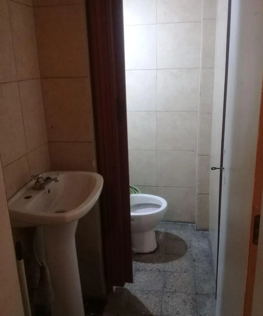 Local comercial 36m2 (6 x 6) a solo 50 metros de la estación de Paso del Rey lado sur . 8