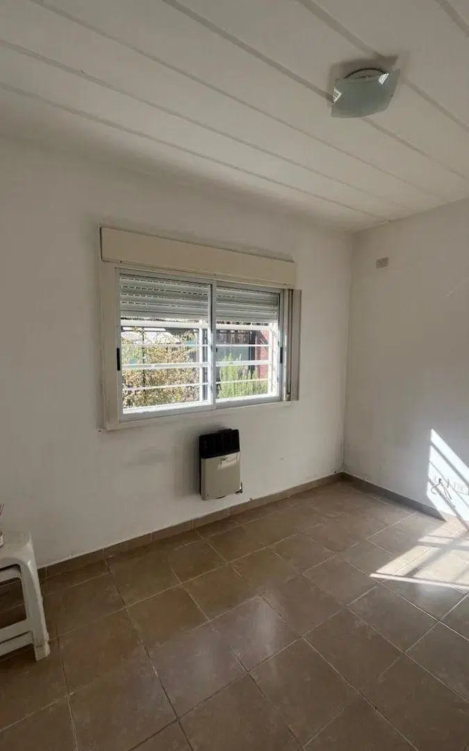 DEPARTAMENTO 2 AMBIENTES CON COCHERA Y JARDÍN EN BARRIO CERRADO HOGAR OBRERO. 4