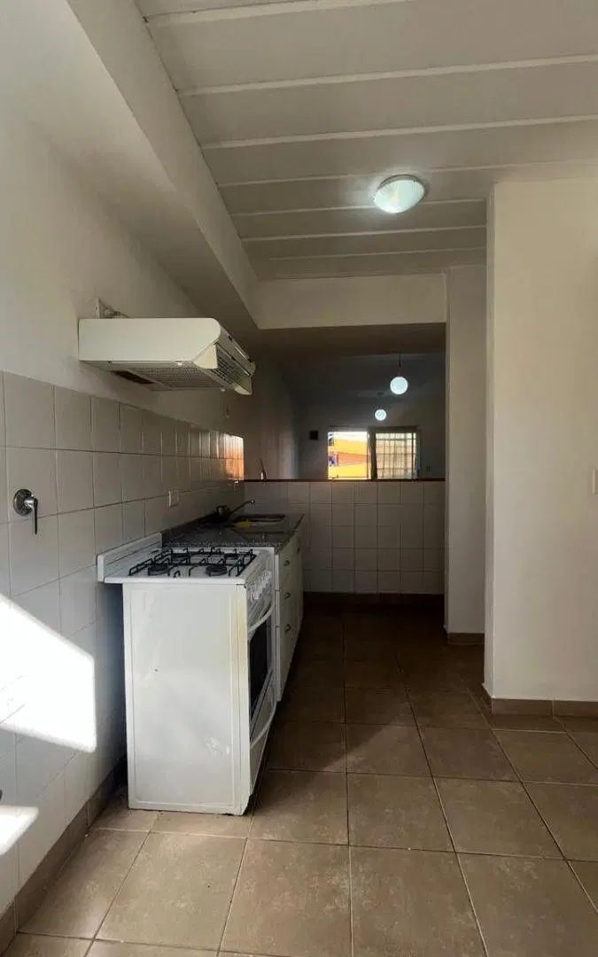 DEPARTAMENTO 2 AMBIENTES CON COCHERA Y JARDÍN EN BARRIO CERRADO HOGAR OBRERO. 5