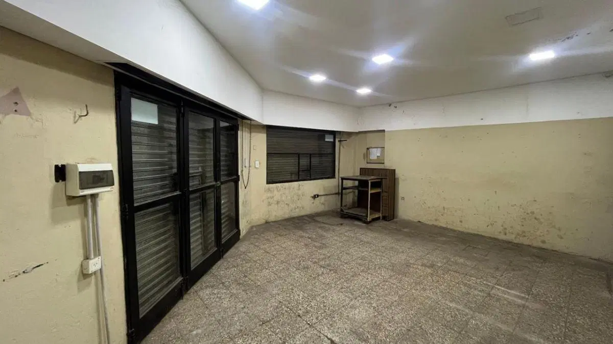 ALQUILER - AMPLIO LOCAL COMERCIAL EN PASO DEL REY SUR. JOLY ESQUINA LETTIERI. 2