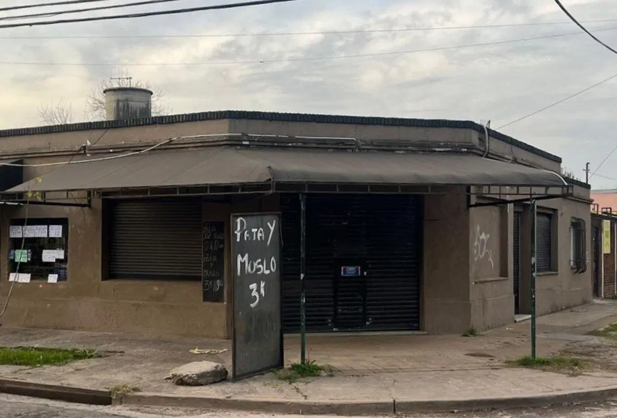 ALQUILER - AMPLIO LOCAL COMERCIAL EN PASO DEL REY SUR. JOLY ESQUINA LETTIERI. 3