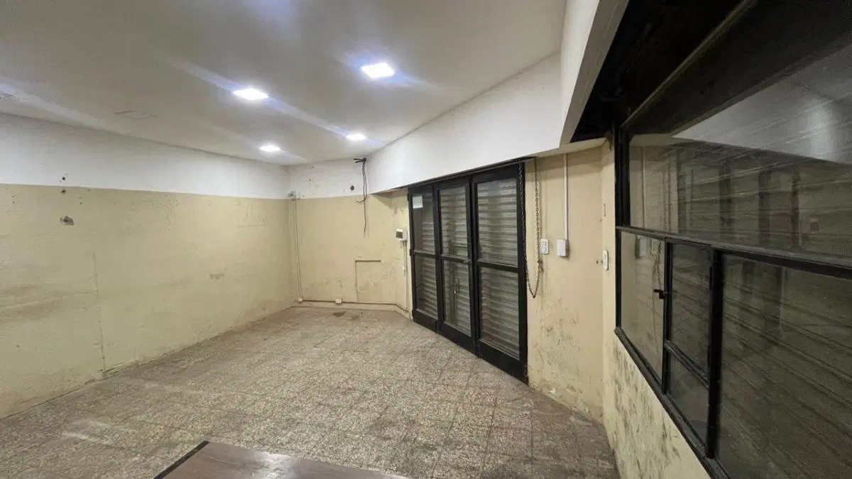 ALQUILER - AMPLIO LOCAL COMERCIAL EN PASO DEL REY SUR. JOLY ESQUINA LETTIERI. 7