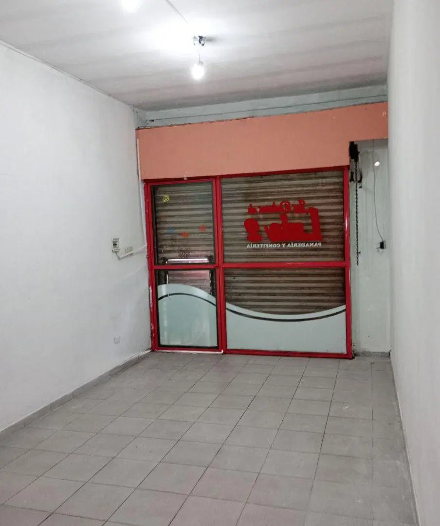 ALQUILER – LOCAL COMERCIAL EN PASO DEL REY (LADO NORTE) Salvador M. Del Carril e Independencia. 1