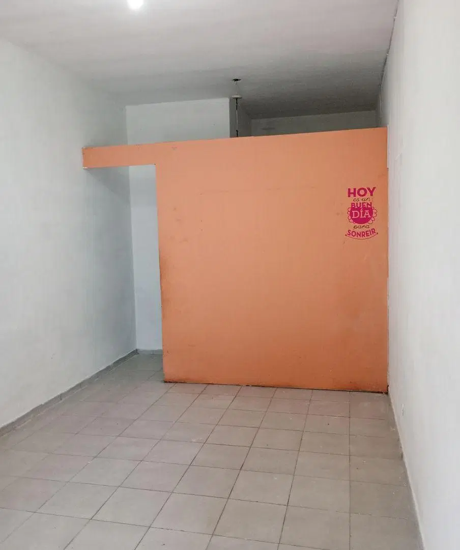 ALQUILER – LOCAL COMERCIAL EN PASO DEL REY (LADO NORTE) Salvador M. Del Carril e Independencia. 2