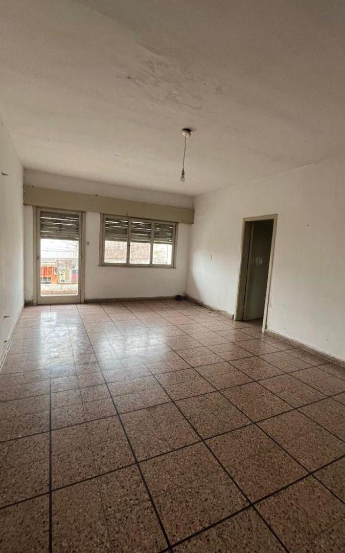 Foto de DEPARTAMENTO 4 AMBIENTES EN PASO DEL REY CENTRO., imagen 2