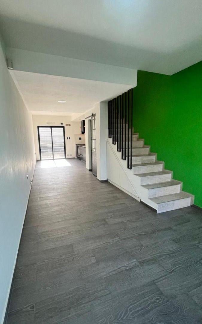 Foto de HERMOSO DÚPLEX DE 3 AMBIENTES CON COCHERA EN PASO DEL REY CENTRO., imagen 1