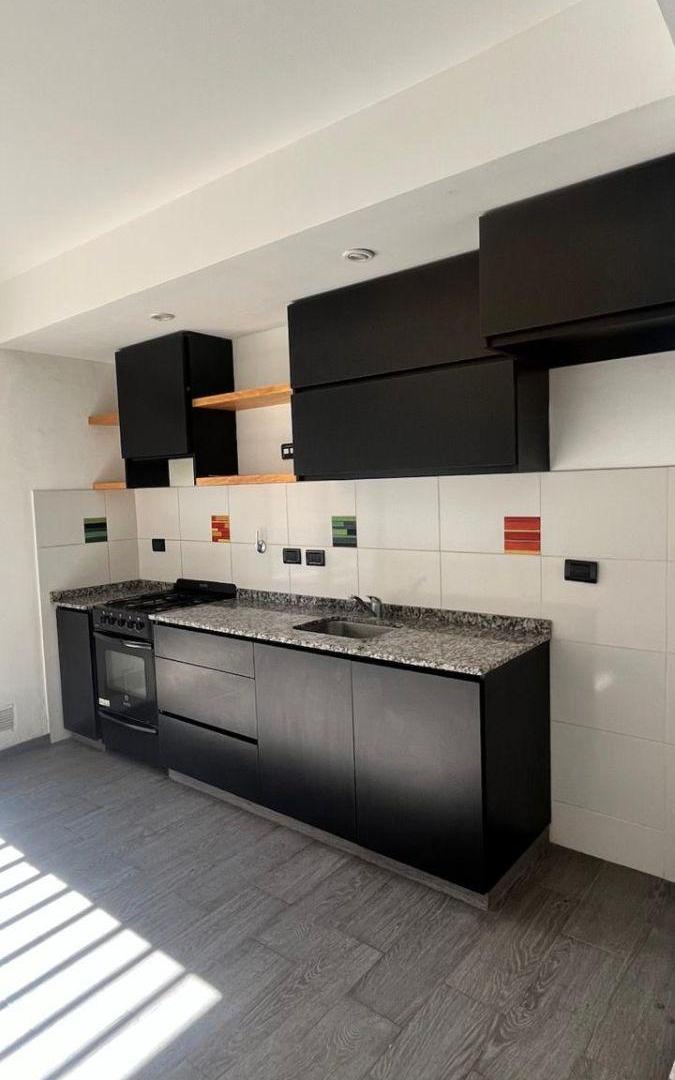 Foto de HERMOSO DÚPLEX DE 3 AMBIENTES CON COCHERA EN PASO DEL REY CENTRO., imagen 5