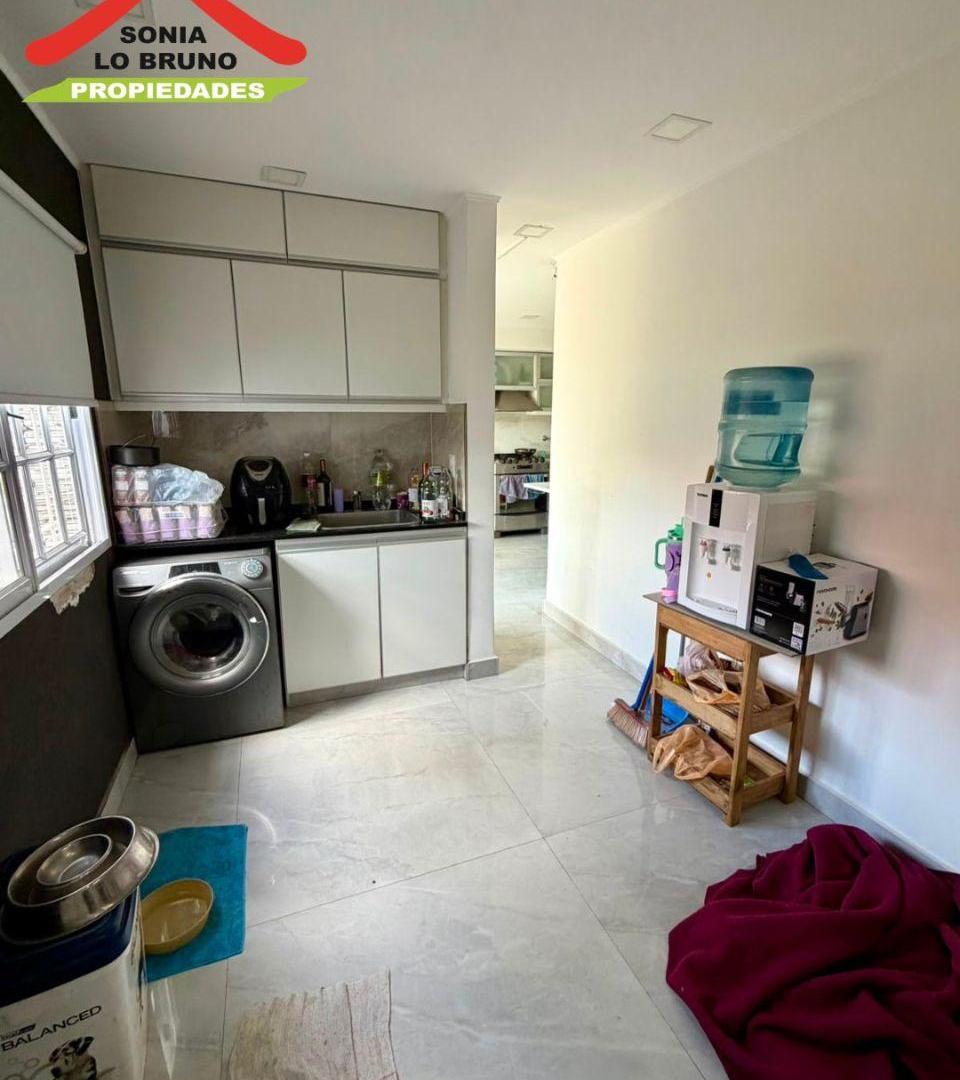 Foto de HERMOSA CASA TIPO CHALET en Paso del Rey Norte Arribeños entre Guido y, imagen 2