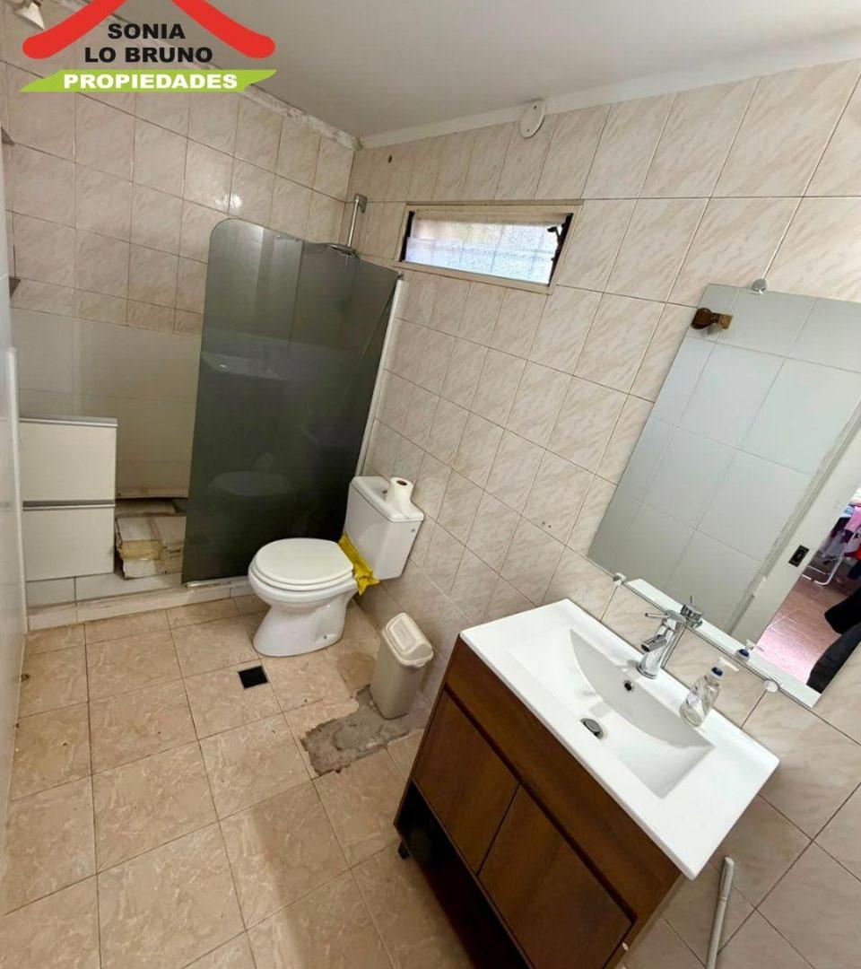 Foto de HERMOSA CASA TIPO CHALET en Paso del Rey Norte Arribeños entre Guido y, imagen 4