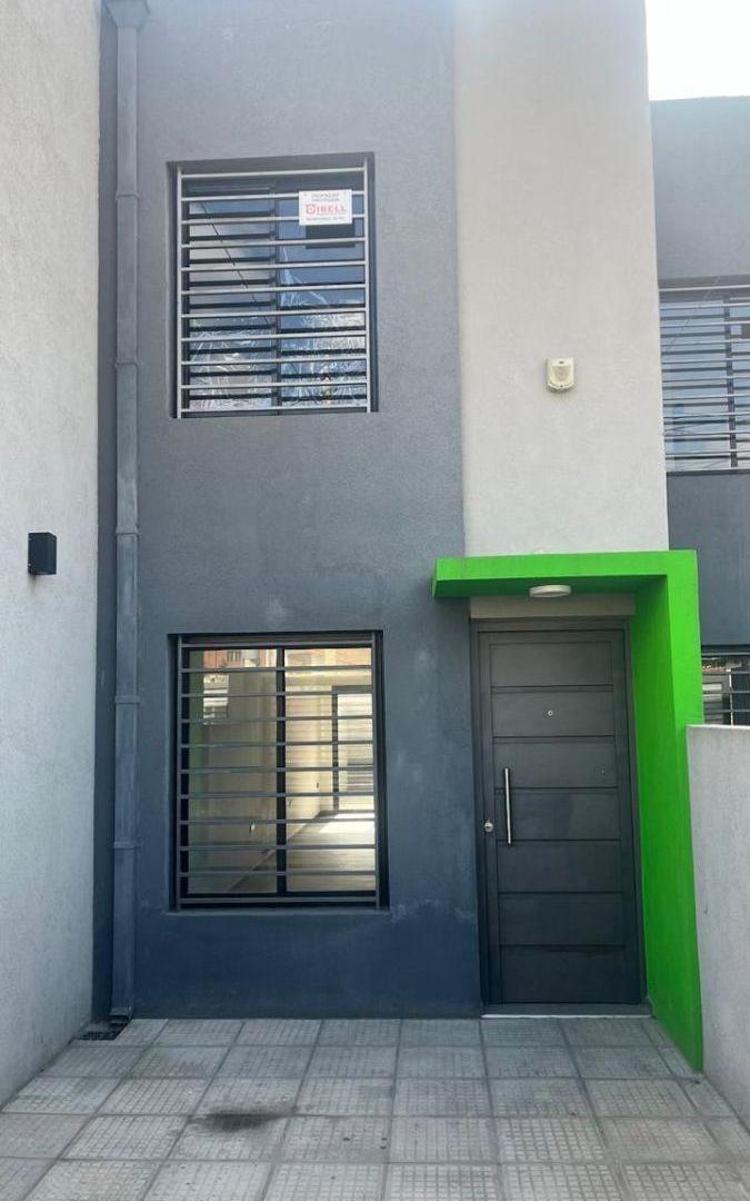 Foto de HERMOSO DÚPLEX DE 3 AMBIENTES CON COCHERA EN PASO DEL REY CENTRO LADO, imagen 2