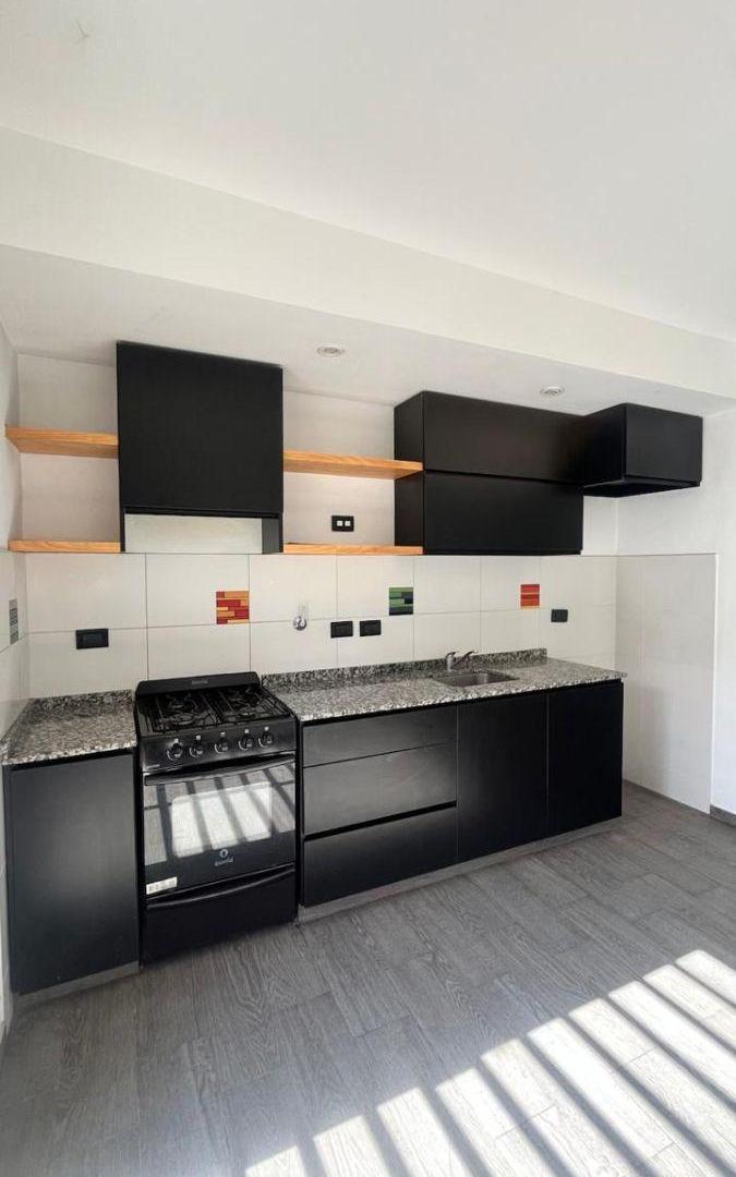 Foto de HERMOSO DÚPLEX DE 3 AMBIENTES CON COCHERA EN PASO DEL REY CENTRO LADO, imagen 4